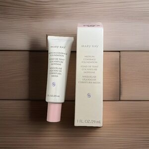 MARY KAY Medium-Coverage Foundation BEIGE 402 Liquid 1 oz #357100 Pink Cap -NIB